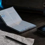 Meilleur smartphone pliable : format livre ouvert vs clapet fermé